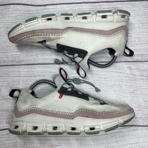 On Cloud Women’s 10 Cloudaway Ice/Moss Running Shoes